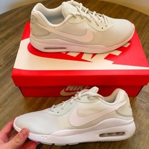 NEW - Nike Air Max Oketo. Ghost Aqua/White.